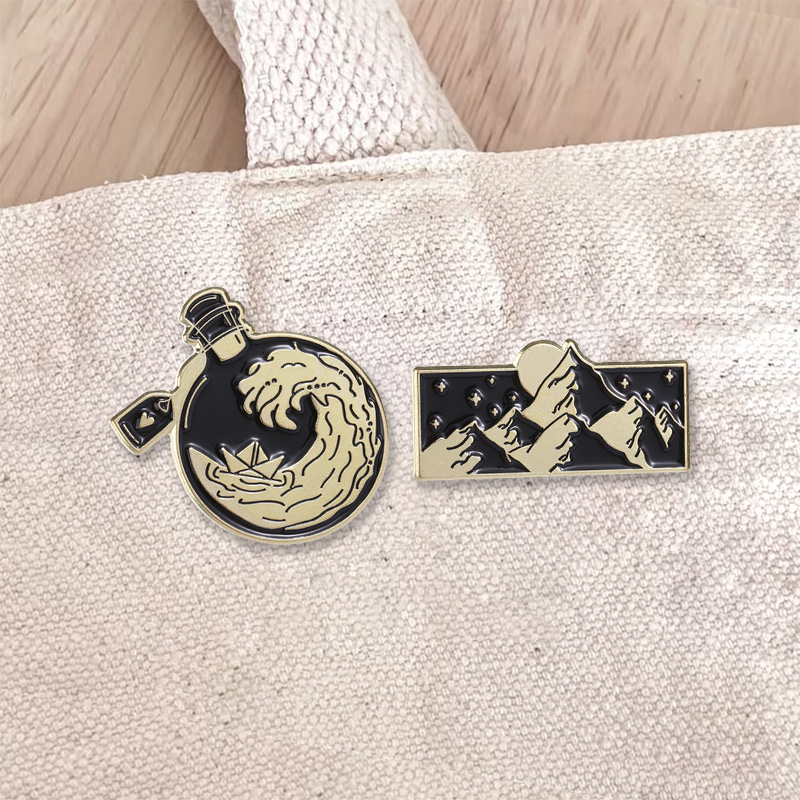 Travel Accessories Jewelry - Emaliowana przypinka z motywem oceanu, fal,